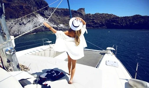 The-Ambitionista_guide-to-working-on-vacation.jpg