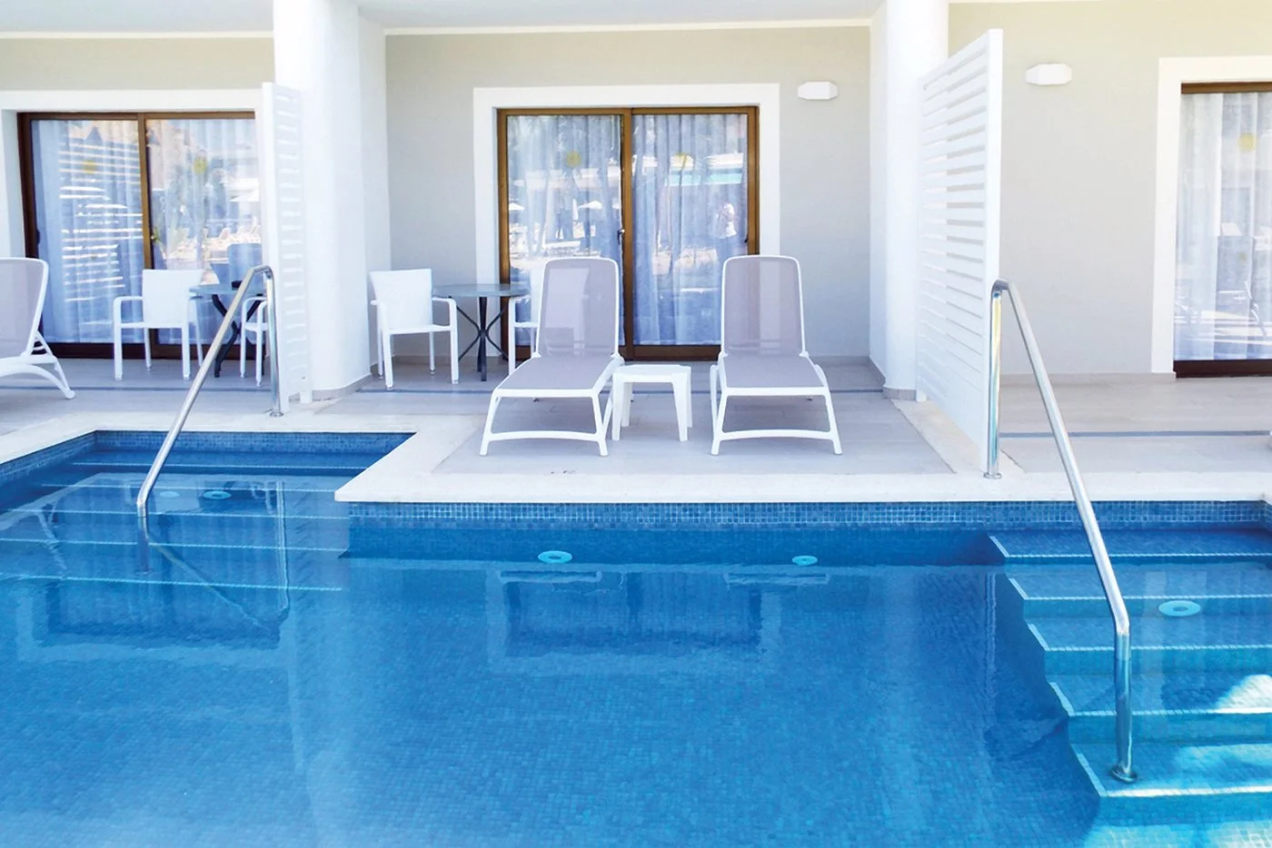 PUJ-Luxury-Bahia-Principe-Ambar-Room-Swim-Up-002.jpeg