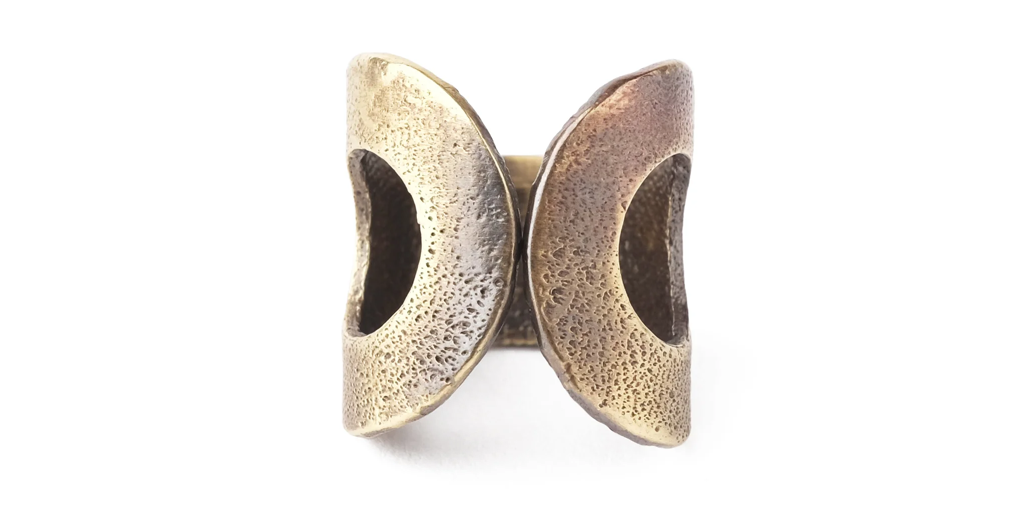 brass closed link ring.jpg