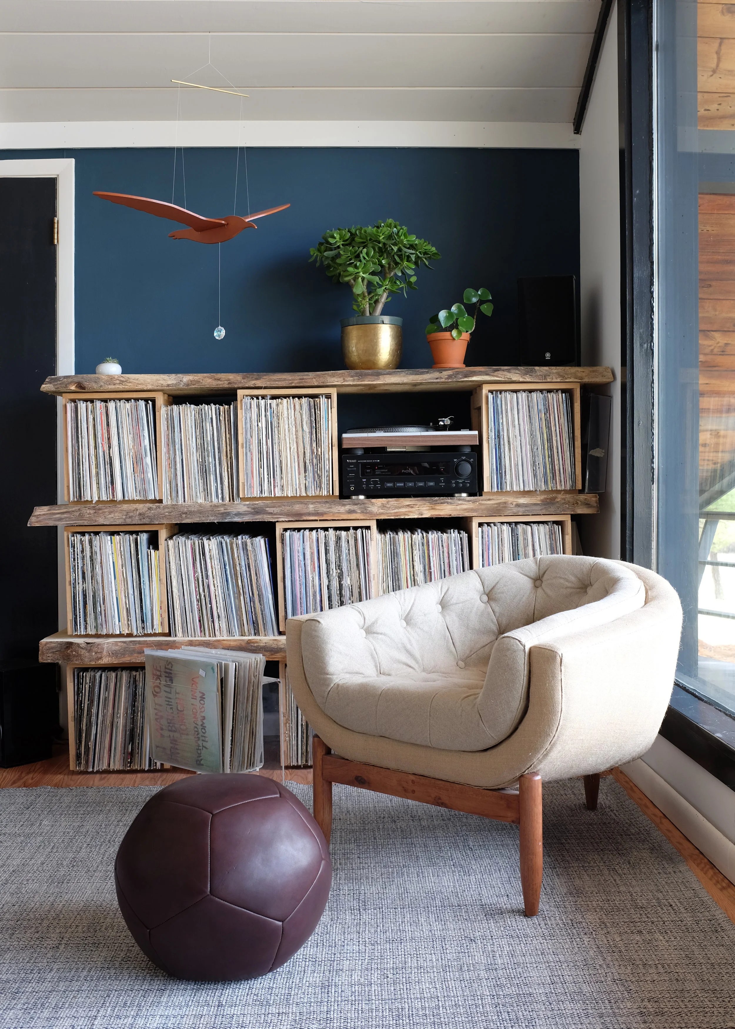 Livingston Seagull In Saddle And Junior Ball Ottoman In Oxblood : Megan Pflug Interior Design - The Woodhouse Lodge
