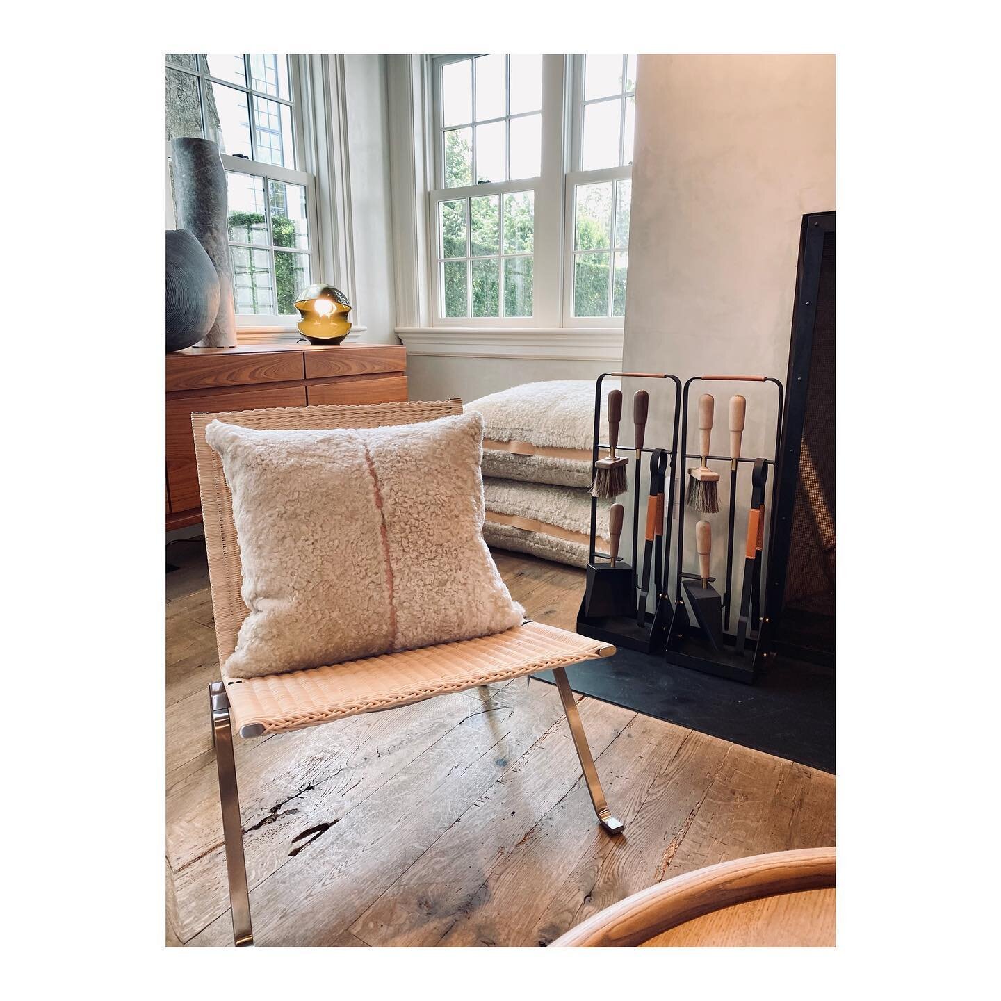 Truly inspiring. Poetically curated. Find your flame 🔥 At @moncxiii 

#mosesnadel #moncxiii #texture #design #interiordesign #powerfulcuration #interiordecor #sagharbor #greenwichconnecticut #interiorlove #interiors #designanddecor #inspiredhome #ha