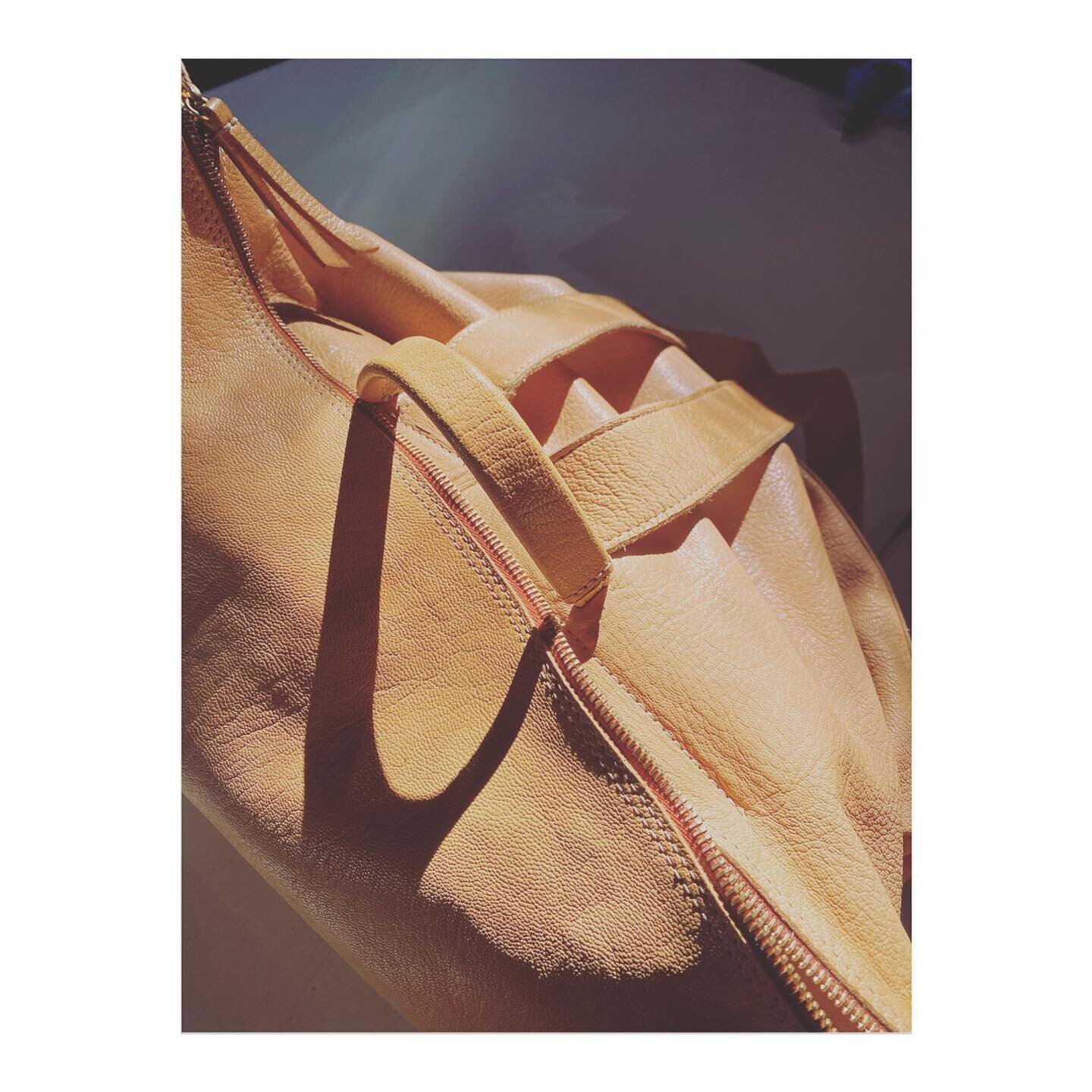 Our first love ❤️ nomadic leather carryalls

#mosesnadel #bandelierbackpack #backpack #leatherbackpack #leatherbag #bags #unisexbags #madetoorder #vegtanleather #carryall #carryallbag #leathercarryall #bespokebag #leatheraccessories #nomadicbag #noma