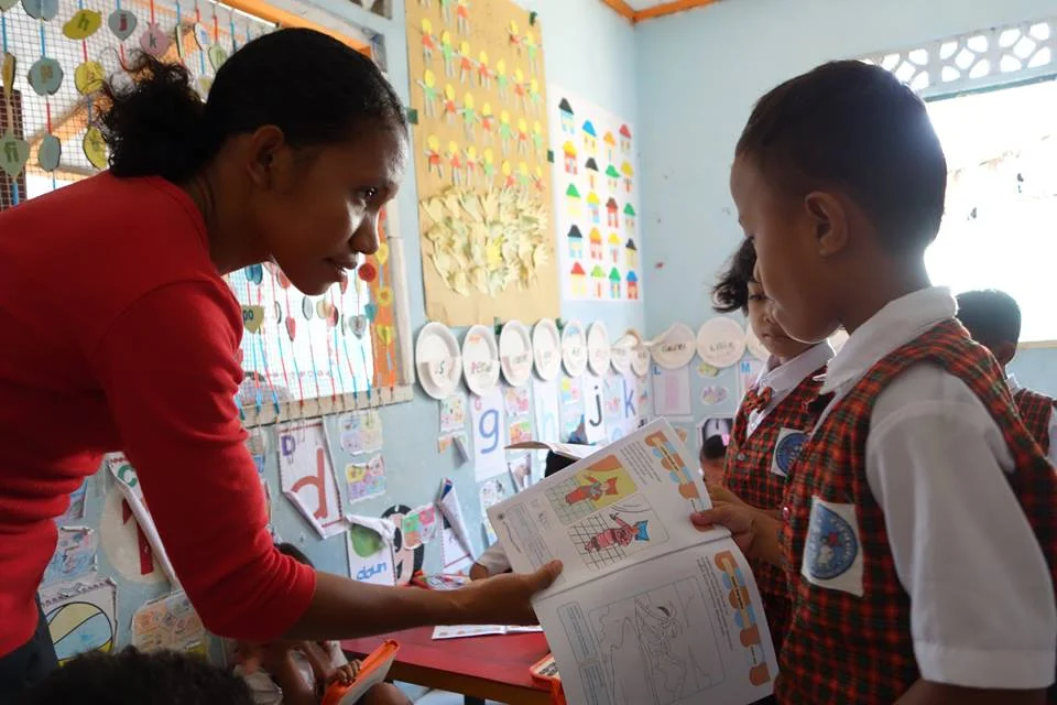 Eugnia Muda, the teacher hired in Batam thanks to Karen