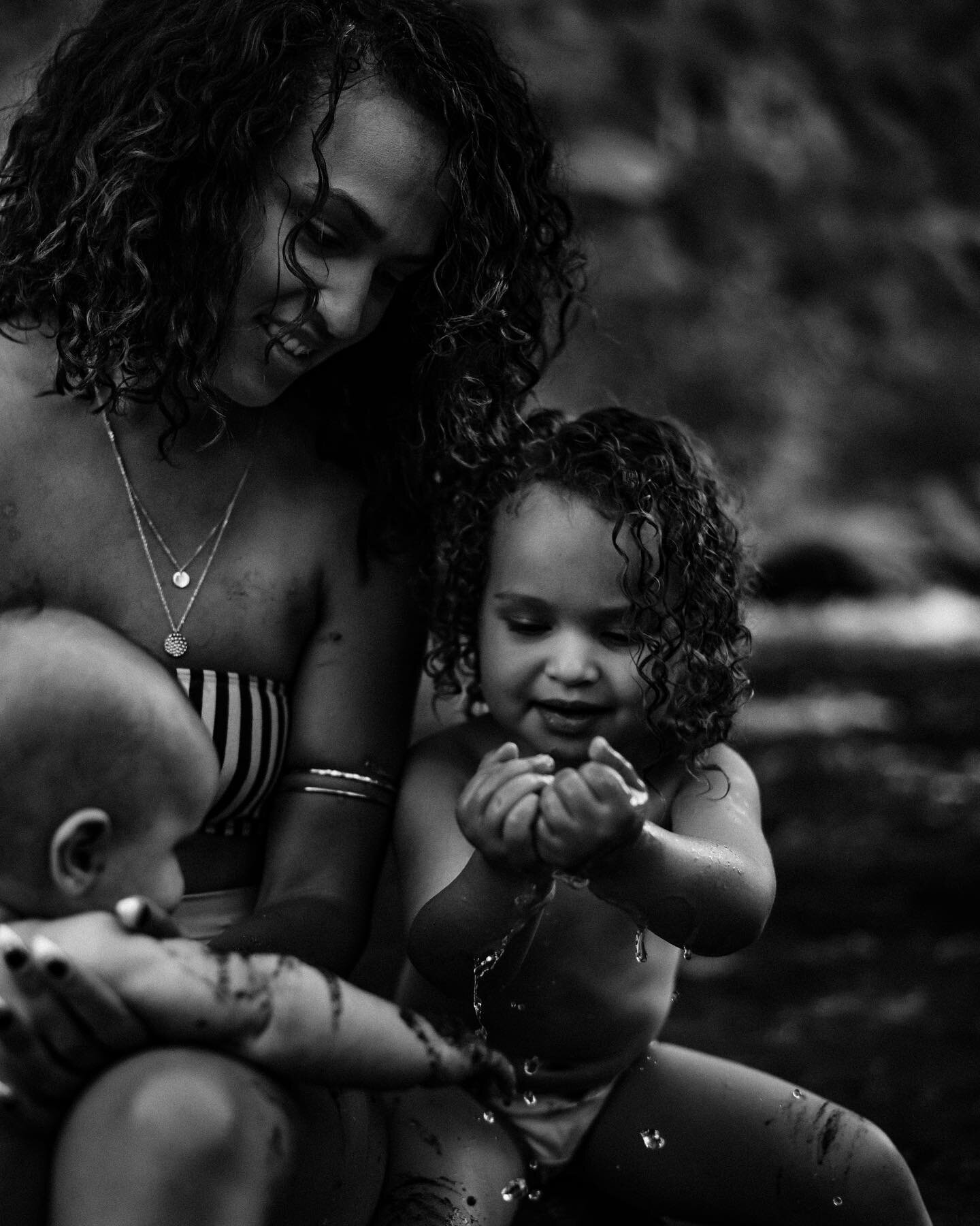 When the stars align ✨#coloradofamilyphotographer #breckenridgephotographer #breckenridgefamilyphotographer #denverfamilyphotographer #blackandwhitephotography