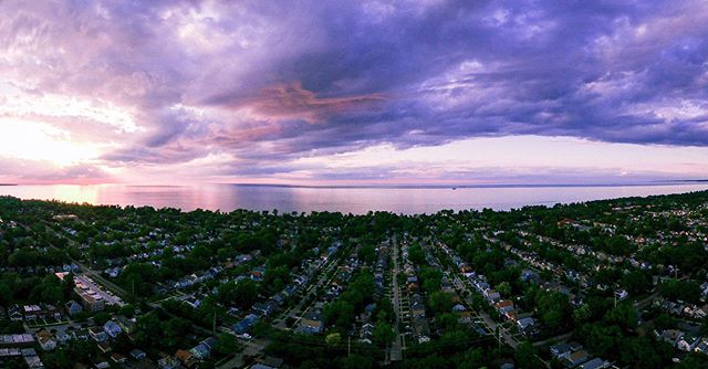 some sunsets say “hey, why don’t you just grab a little ‘panoram’ of me and then crank the bujeebis out of the saturation, there it is, that’s nice, thanks bub.” #sunsetpanorama #sunset #thisiscle