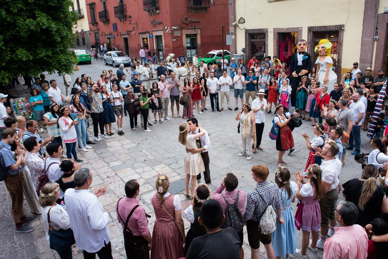 callejoneada_san_miguel_de_allende_wedding_photography_ (15).jpg