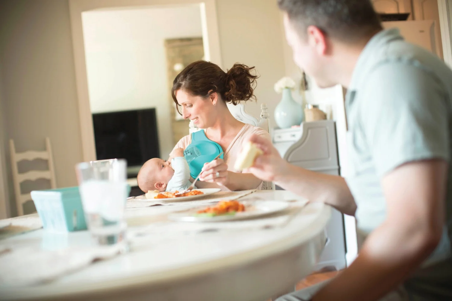 DiningRoomMom_teal.jpg