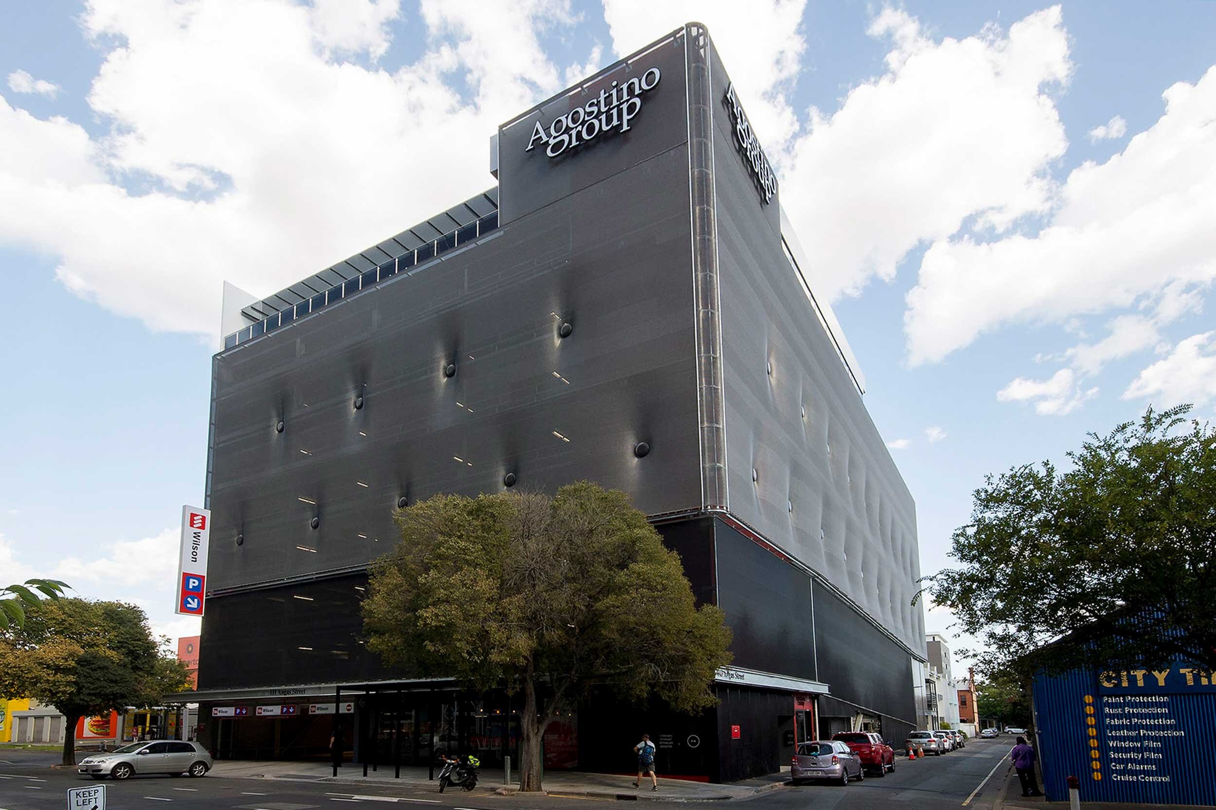 Architectural Record: What appears to be wire mesh is actually a durable polycarbonate screen, engineered by Australian manufacturer Kaynemaile. The lightweight impact-resistant material