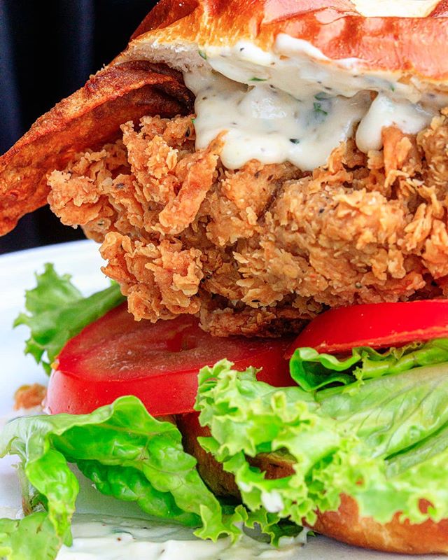 🔥🔥🔥DALLAS, TX 💣💣AND THIS IS JUST THE HALF OF IT!! @damunchies18 This Labor Day Weekend!! @atlas.monroe chicken sandwiches are coming to you- any toppings you want! That's bacon🥓, egg, cheese, 🥑, 🍅, all the sauce💧💧 whatever @damunchies18 bet