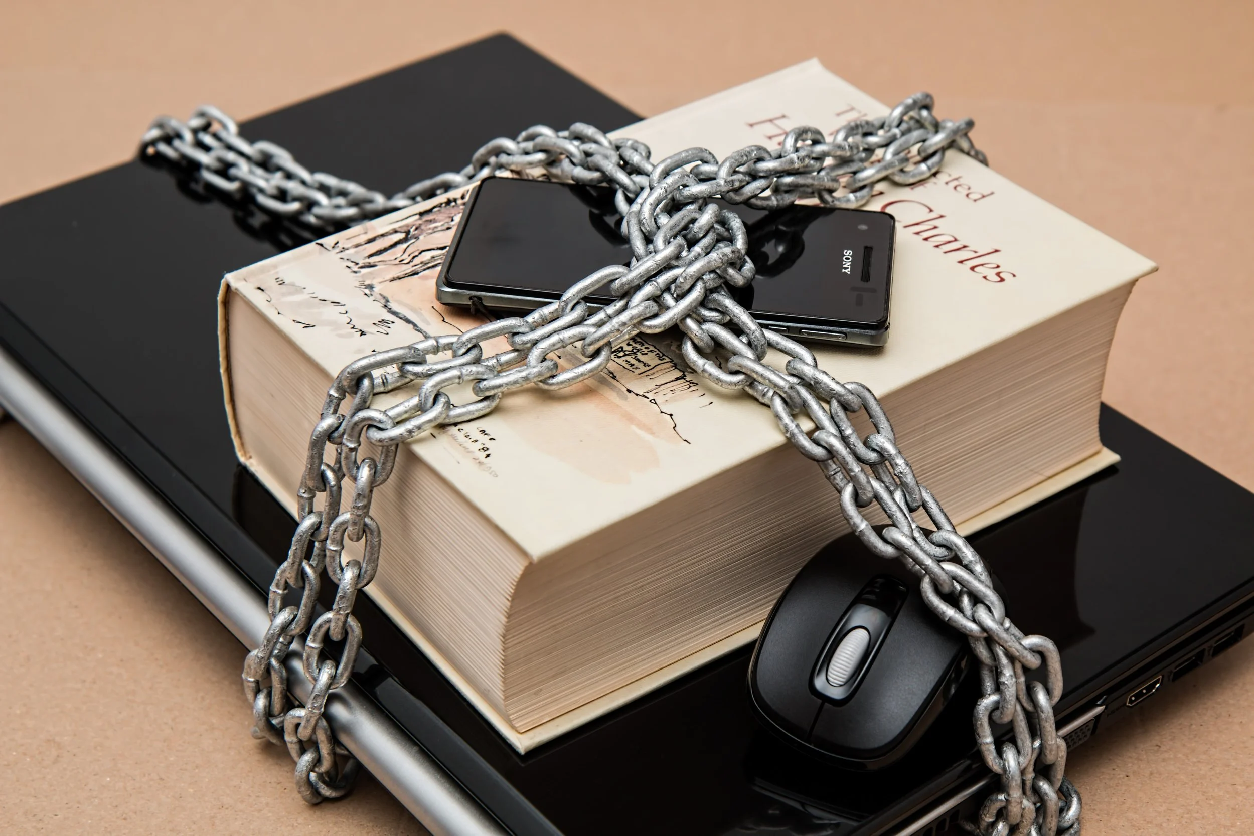 book-chain-computer-39584.jpg