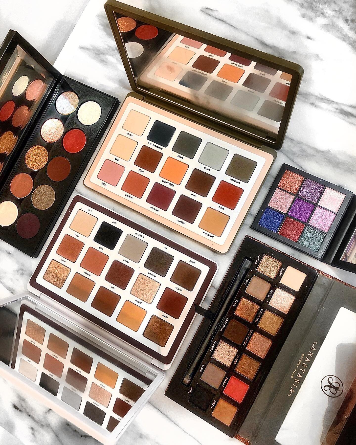 Happy first day of Fall, everyone!🧥🍁🍂 Just a lil peak into my Fall eyeshadow palette edit to keep me inspired for this upcoming season!👩🏻&zwj;🎨 It&rsquo;s definitely feeling a bit more of a sweater weather here  in Chi! I think my favorite part