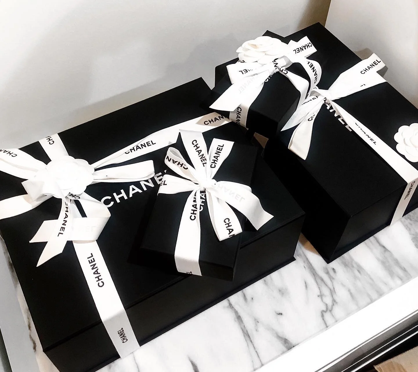 My favorite type of black box(es) to open!🖤 My heart almost stopped when I finally saw the gray and burgundy seasonal colors from 19B and saw my unicorn bag🦄! I know this collection has been out for awhile now, but Chanel&rsquo;s Fall collection st