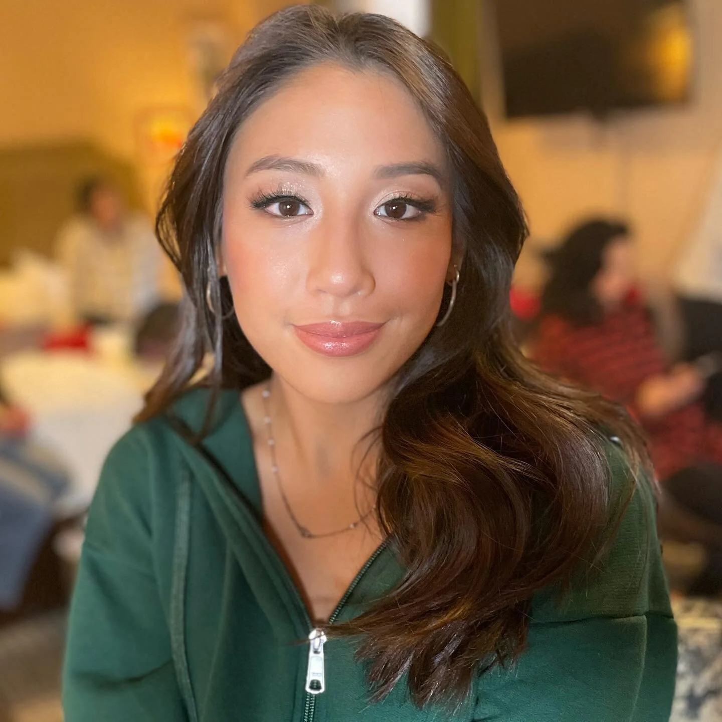 Bridesmaid soft-glam👩🏻&zwj;🎨 
A little sparkle is always a good idea🌟
And can we talk about her lips? 👄💋 #obsessed 
.
.
.
.

#KElseArtistry #chicagobrides #chicagobridalmua #chitownmua #chicagomakeupartist #weddingseason #chicagoweddings #chica