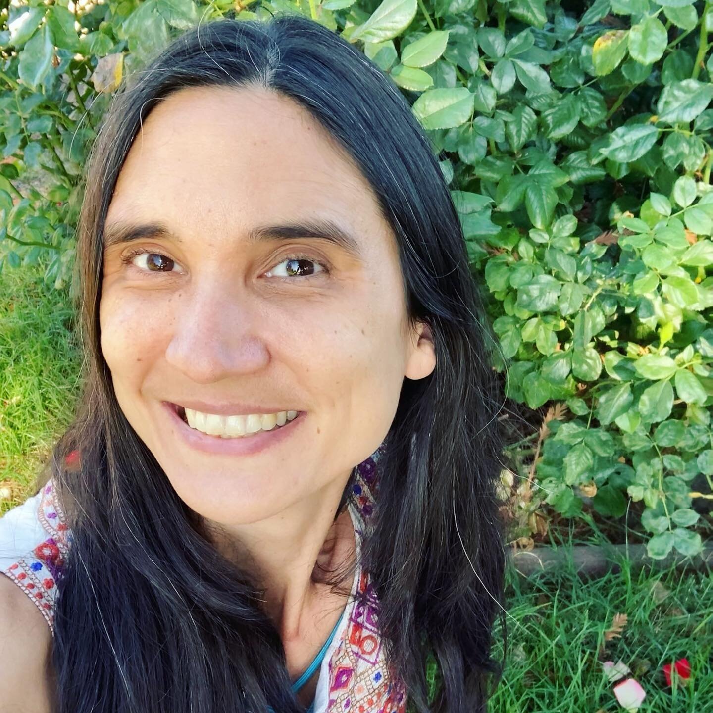 Hi! I&rsquo;m Nicole, aka Kinueko, and I teach others how to tap into their inner artist! 💖 I love making altered books and journals, and mixed media art journaling is my jam! 🎨 i teach online workshops and travel all over the country teaching in p
