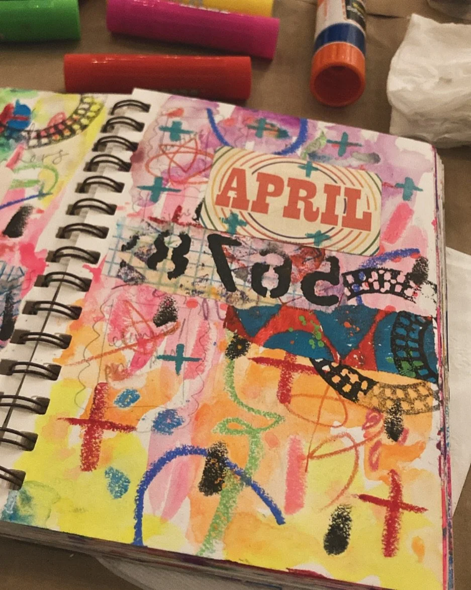 I made it to another Drink n Draw meetup at @changinghands bookstore in Phoenix with my friend and fellow art maker, Kathryn @kc_silverspice 🎨 

It&rsquo;s good to have an art date set on your calendar to make yourself do those creative things your 