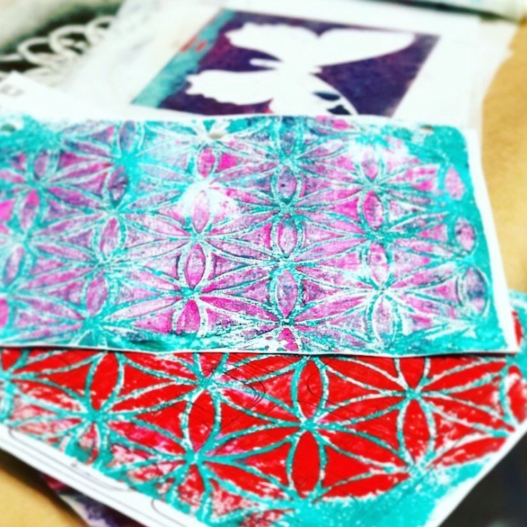 We are having a total collage paper PARTY over at @shakeragalley 😍🌈🥳 Check out what we&rsquo;ve been making all day ➡️