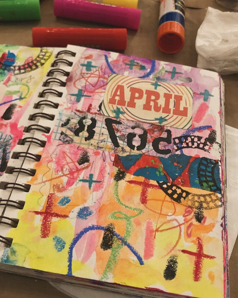 I made it to another Drink n Draw meetup at @changinghands bookstore in Phoenix with my friend and fellow art maker, Kathryn @kc_silverspice 🎨 

It&rsquo;s good to have an art date set on your calendar to make yourself do those creative things your 