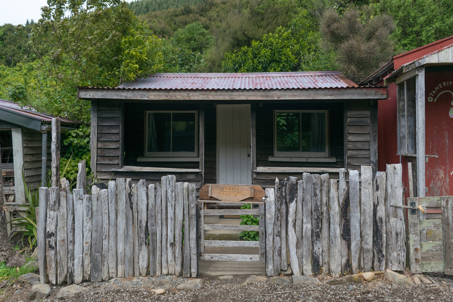 blog-hinewai-artist-retreat-cabin.jpg