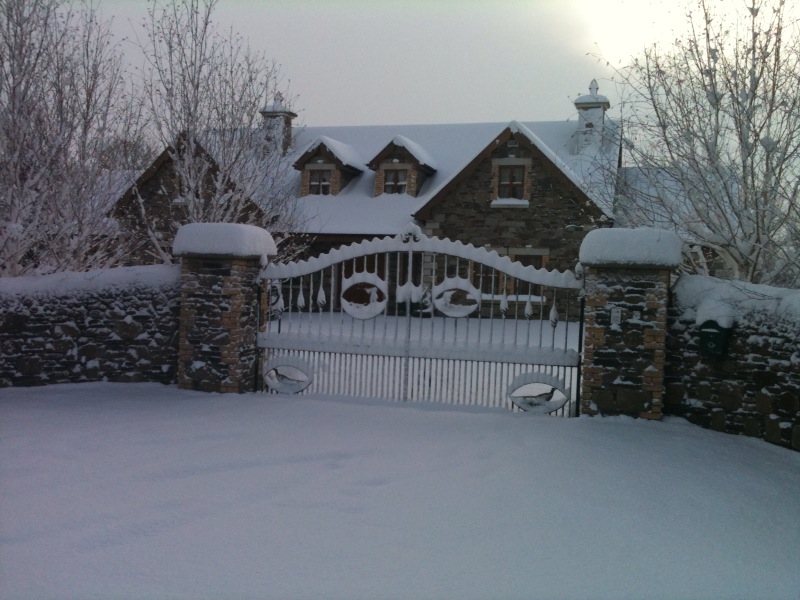 Lodge in the Snow Dec 2011.JPG