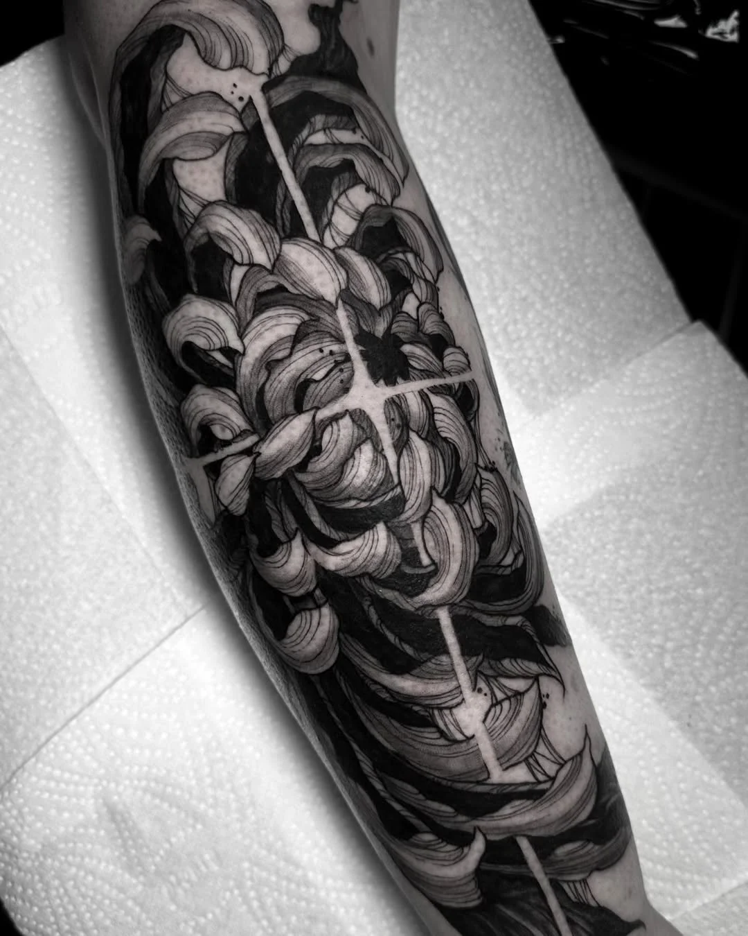 Chrysanthemum for Linzy thank you girl was a pleasure to meet you!•Done at @fmtglasgow 🤍.using .jpg