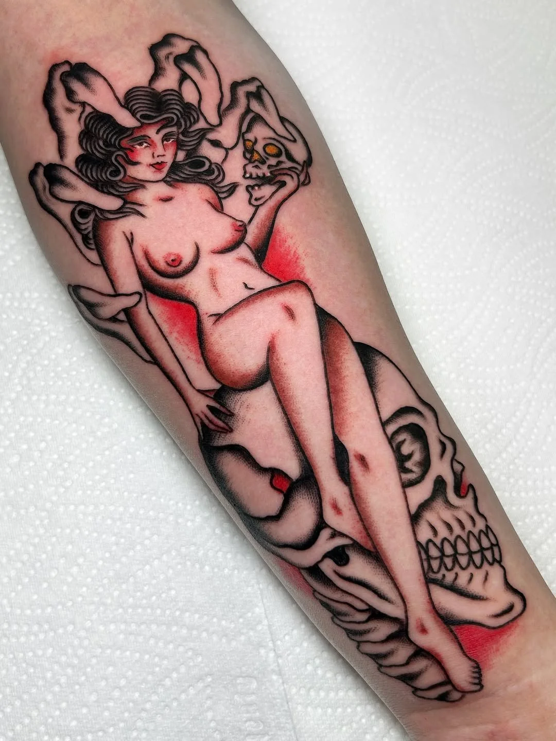 Few days ago i enjoyed so much with this one at @fmtglasgow 🖤Siempre en @truelovetattoomadrid S.jpg
