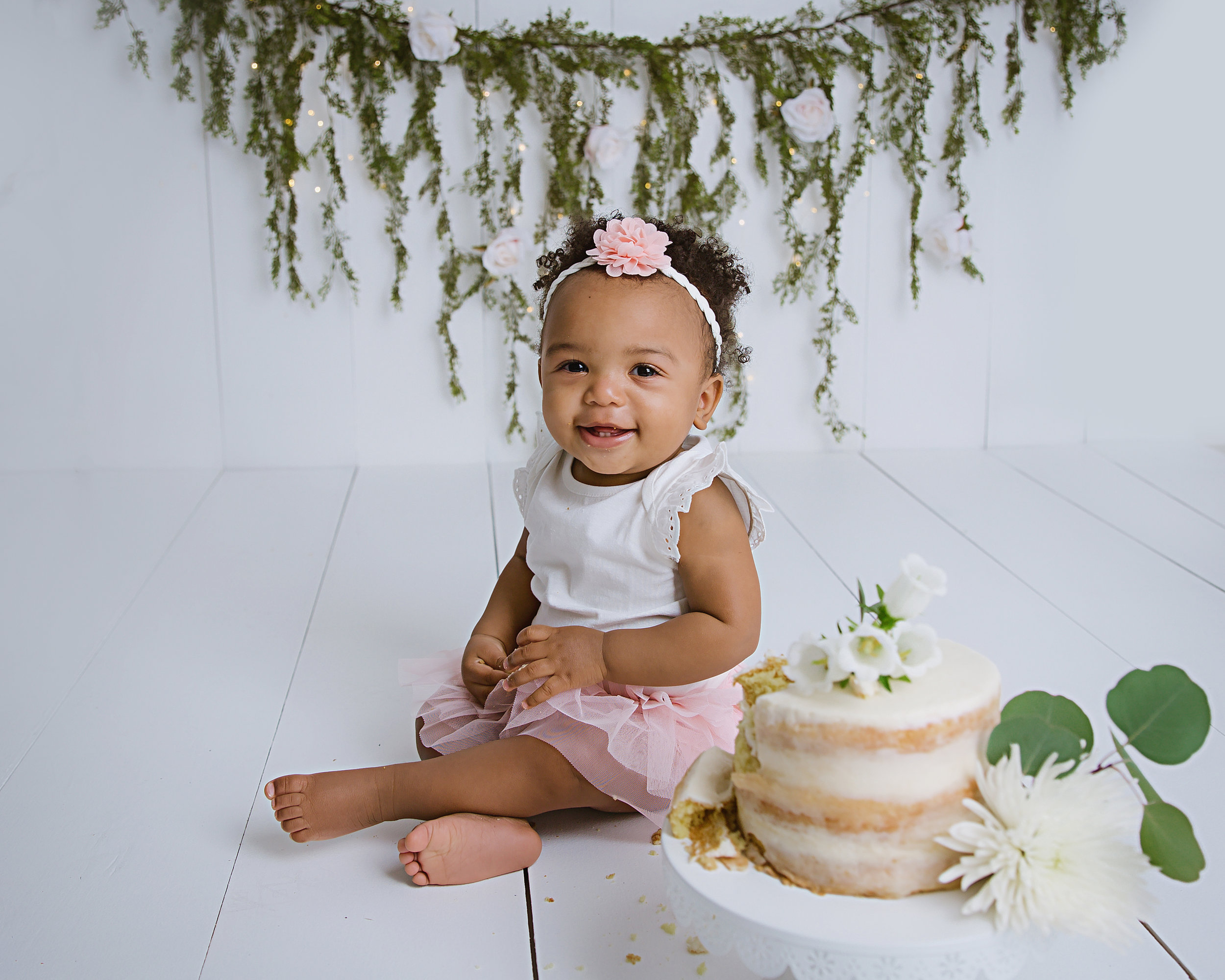 smiling-baby-girl-cake-smash-first-birthday-photography-shoot-fresh-flowers-new-jersey