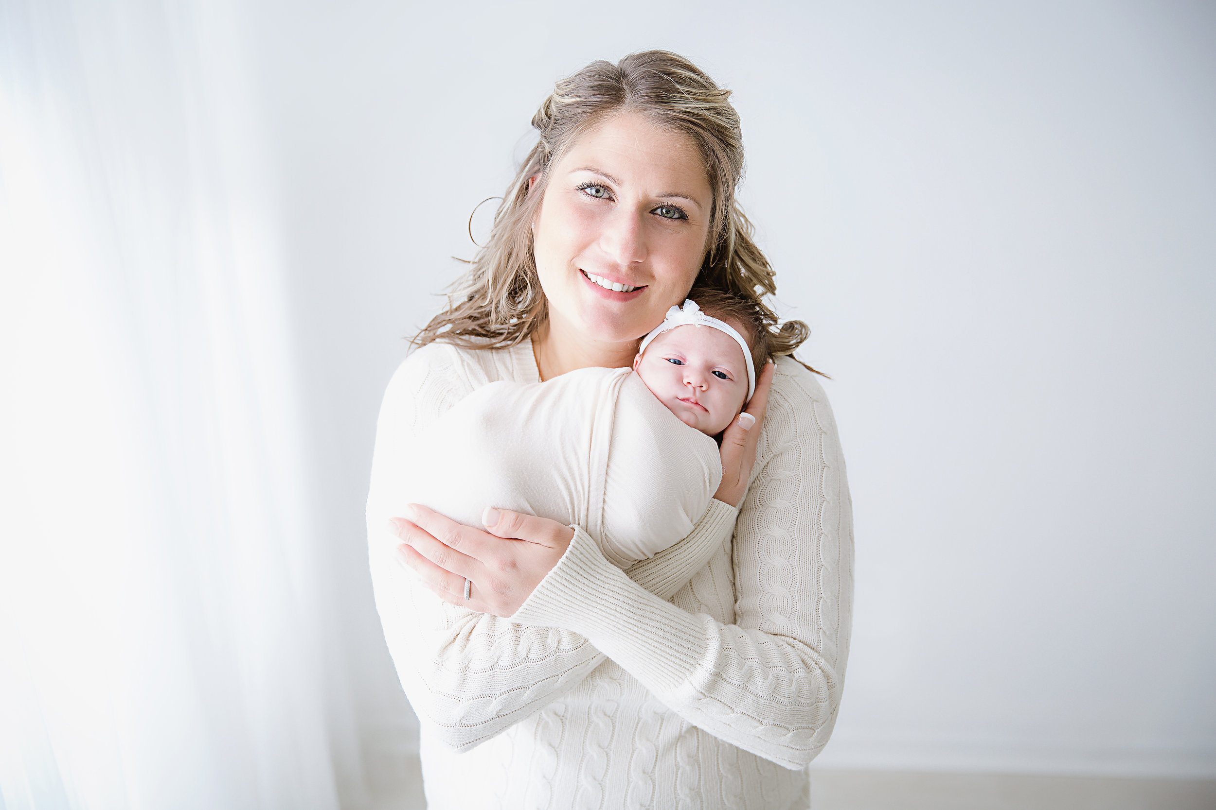 mommy-newborn-baby-girl-daughter-embracing-and-smiling-photography-shoot-burlington-new-jersey