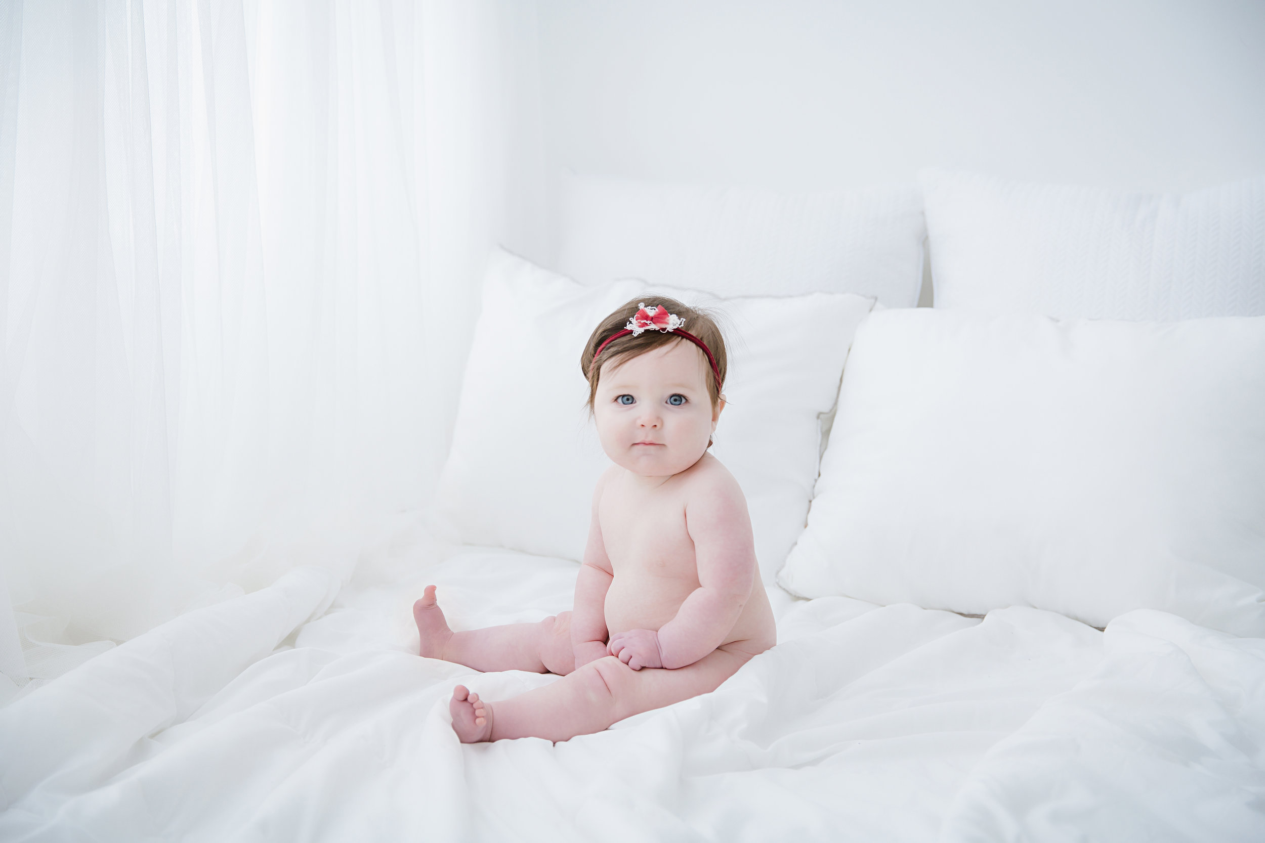 baby-girl-sitting-at-6-months-old-in-southern-new-jersey-photography-studio