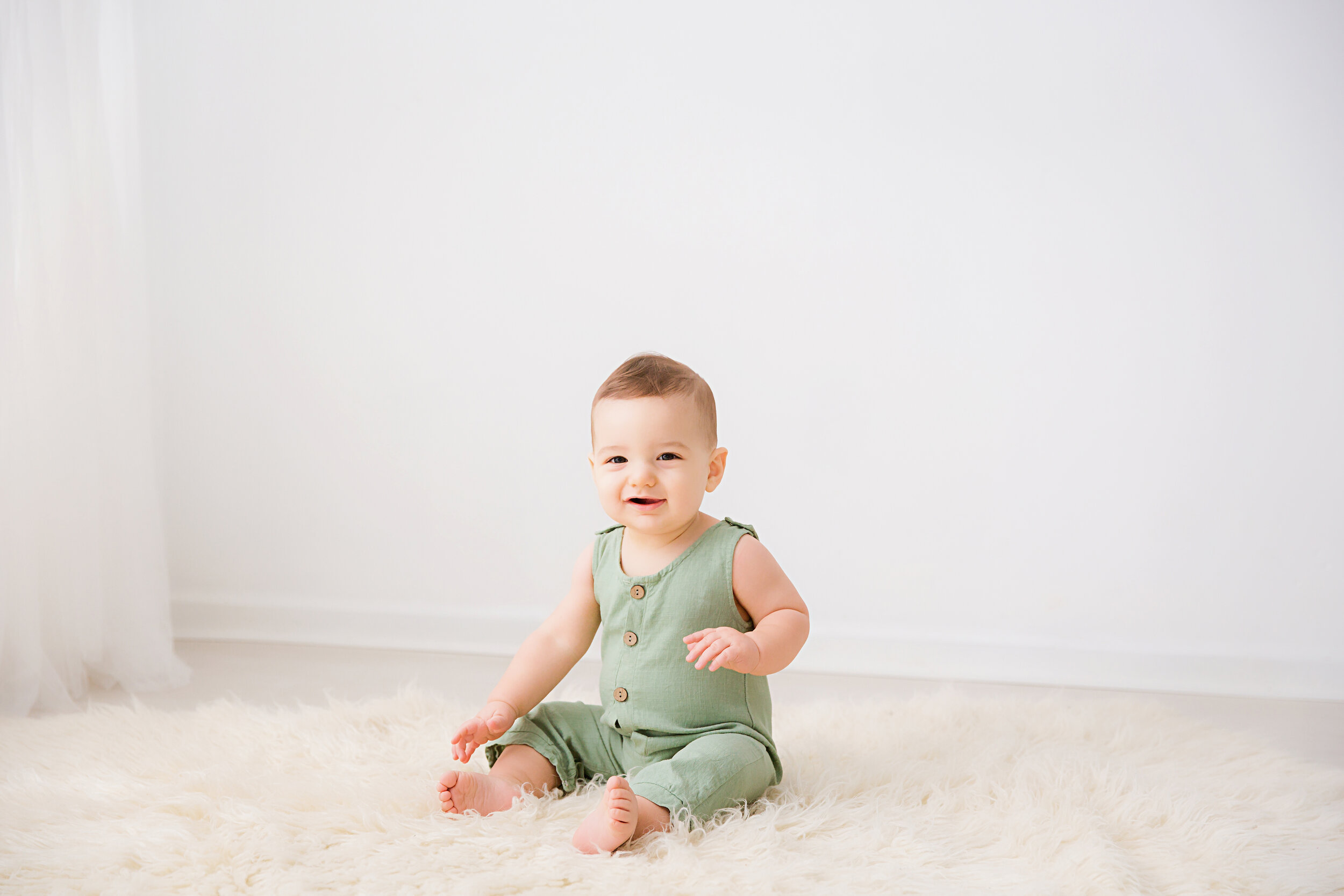 one-year-old-boy-in-studio-session