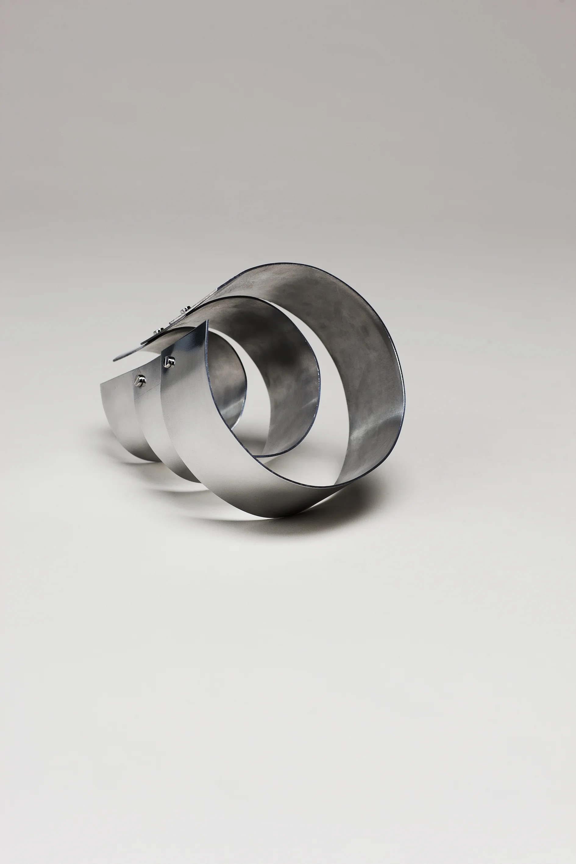 aw11_atelier_circlebracelet1.jpg