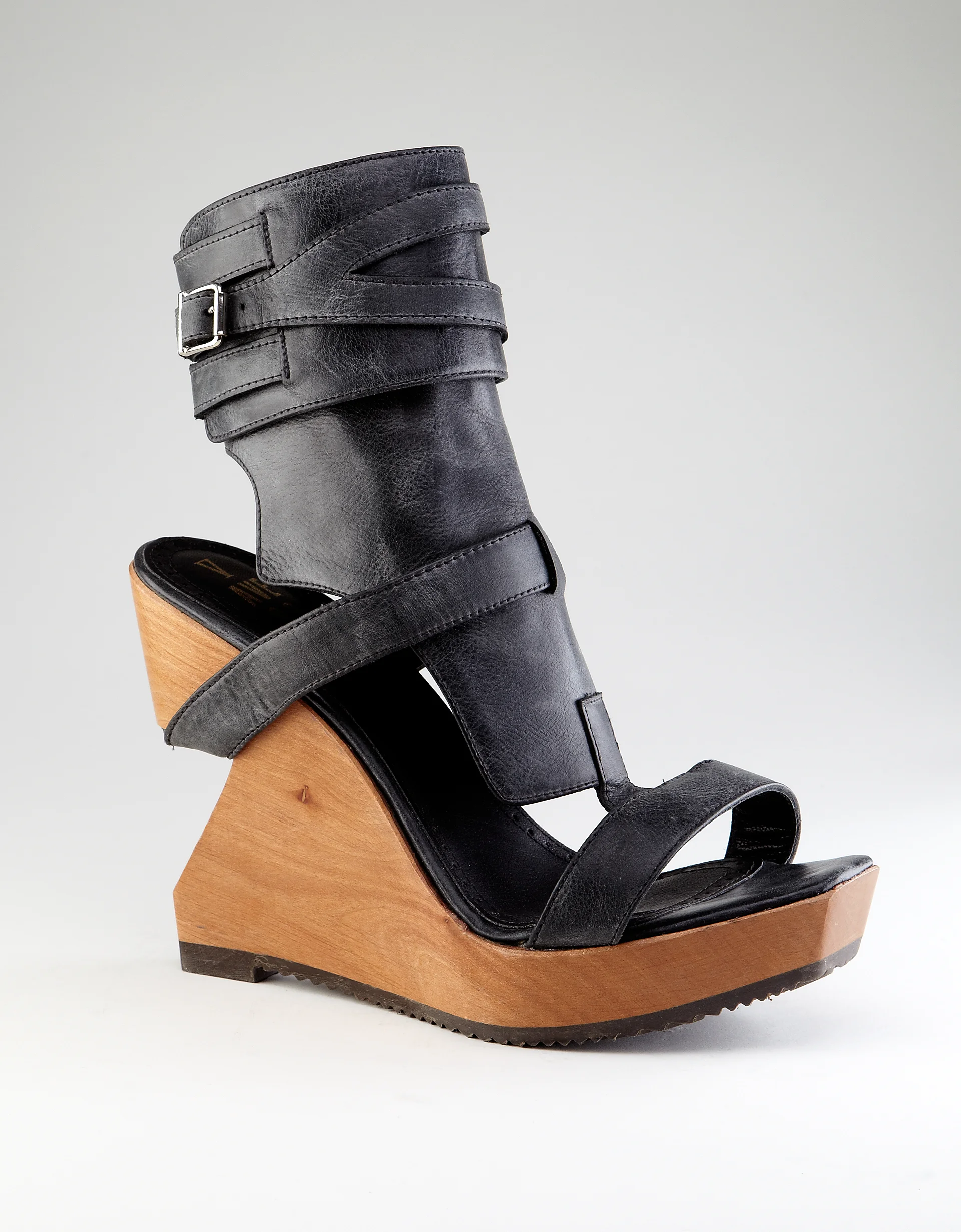 cleft_strap_sandal_black_a_086.jpg