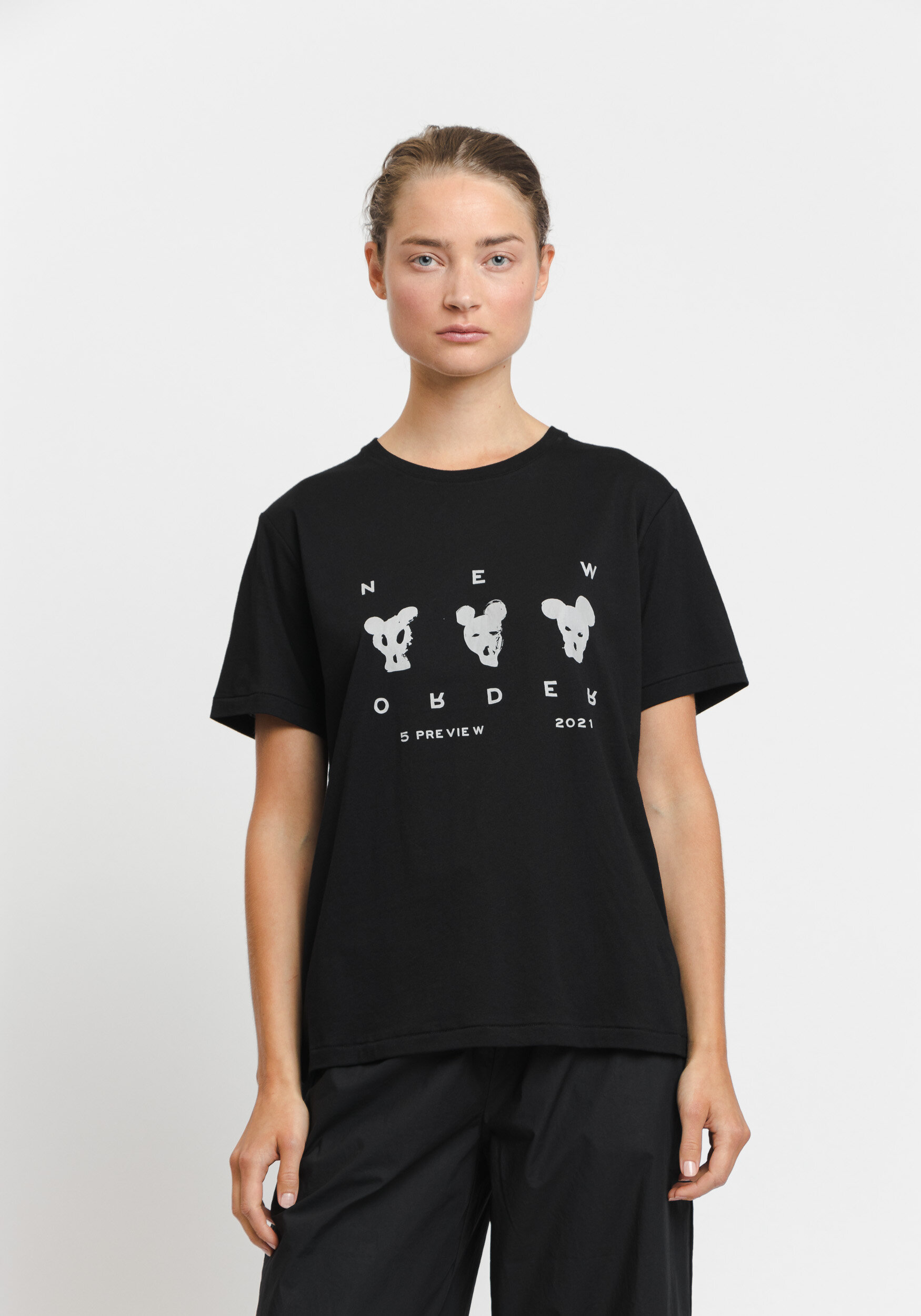 5PW21118_Elliot Mickey evolution_Black.jpg