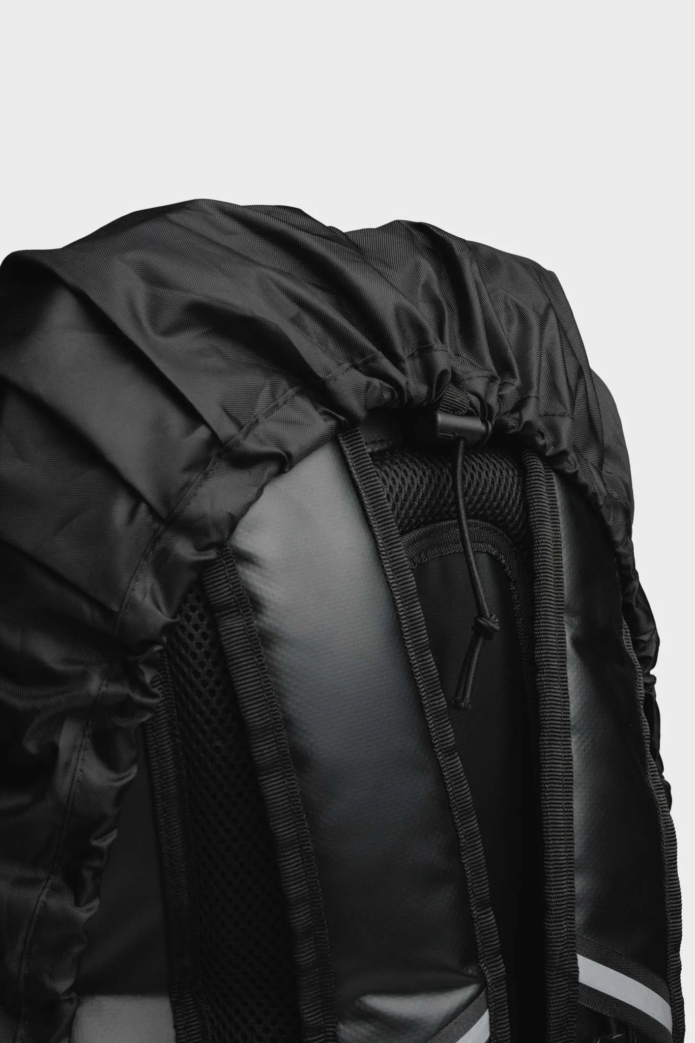 Stutterheim-Rain-Bag-Cover-Meduim-2.jpg