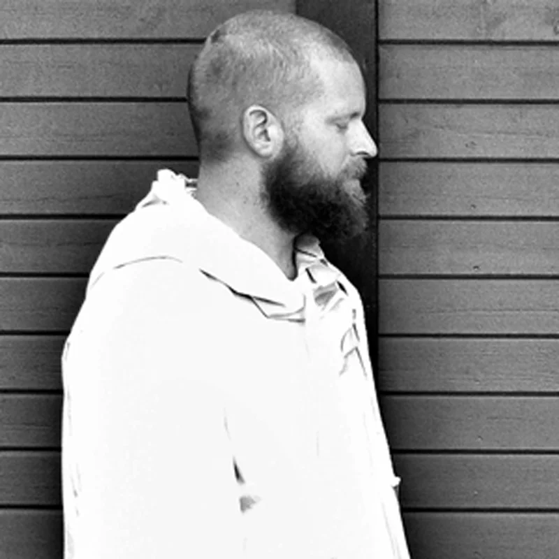 FIRST FLIGHT Lars Holst Lyberg Rumrum levererade exakt vad vi inte visste att vi ville ha, men faktiskt behövde. Kreativ höjd, tålamod med våra spretiga viljor och jäkligt stark leverans. Vi trivs dagligen i vårt ny kontor. Till projektet >>