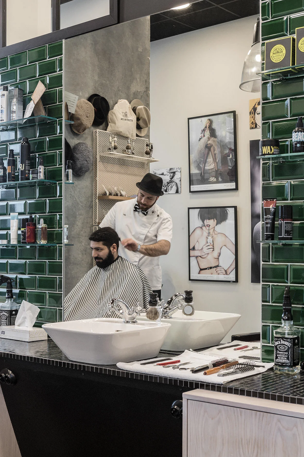 Nu kan alla män få känna på kniven mot strupen och få styr på stubbet av Malmös vassaste Barberare.