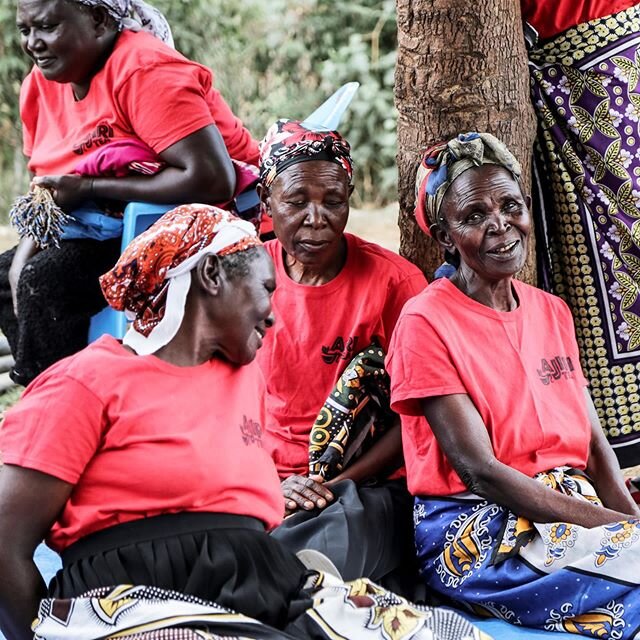 Lots of love 💕 (and a heck of hard work) goes into making each and every label and bracelet for the ☕️ boxes. Grateful for this community, these people, this place 🌱#madewithlove #madeinkenya