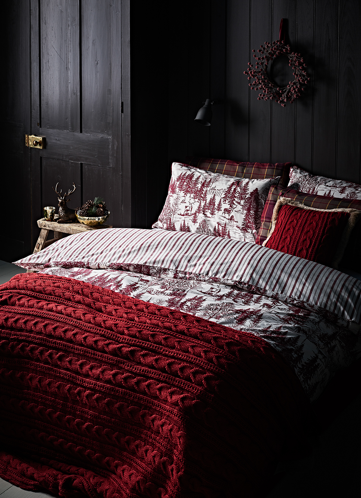 Sainsbury_s_lb180617_SAINSBURYS_FIRESIDE_BEDROOM_hr.jpg