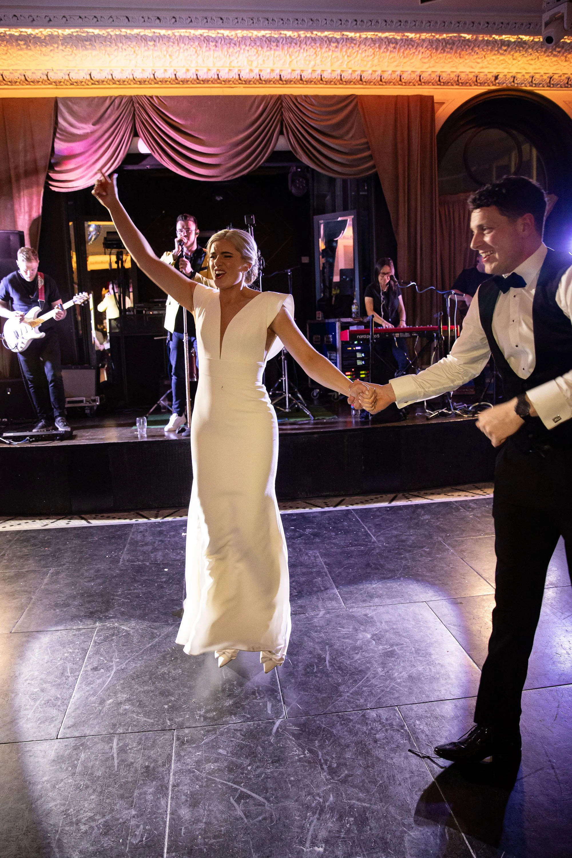 langtons-hotel-first-dance-long-time-coming-wedding-band-kate-tobin-liam-ryan-wexford-senior-hurler-daragh-mccann-stargaze-photography.jpg