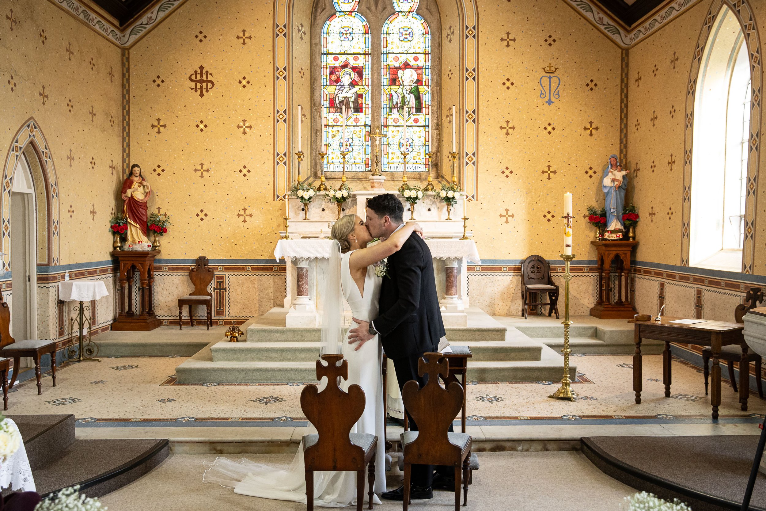 langtons-hotel-kilkenny-wedding-kiltealy-church-bride-and-groom-first-kiss-wedding-ceremony-kate-tobin-liam-ryan-daragh-mccann-stargaze-photography.jpg.jpg