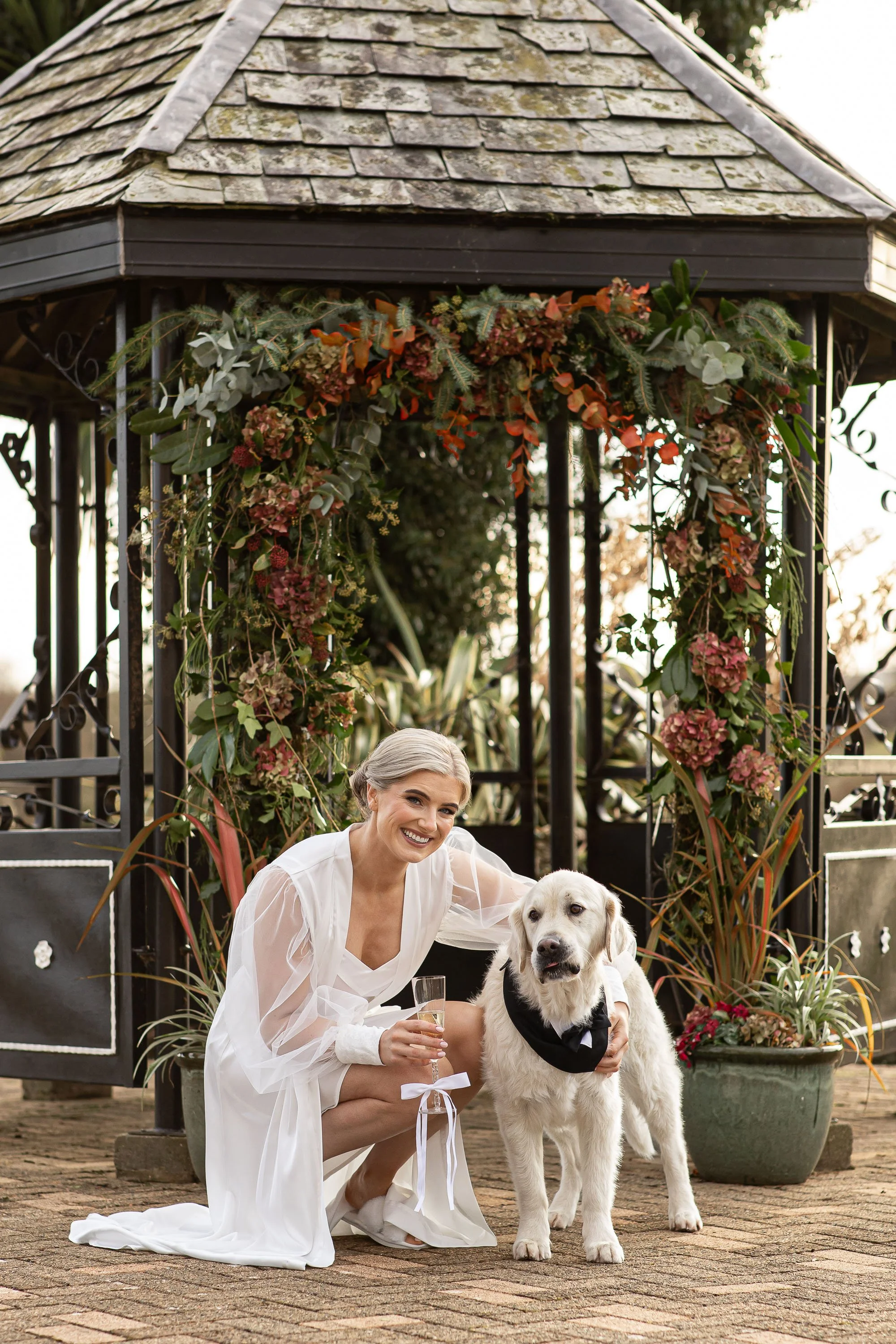 langtons-hotel-morning-preparations-folkster-bridal-kate-tobin-champagne-spray-with-dog-daragh-mccann-stargaze-photography.jpg