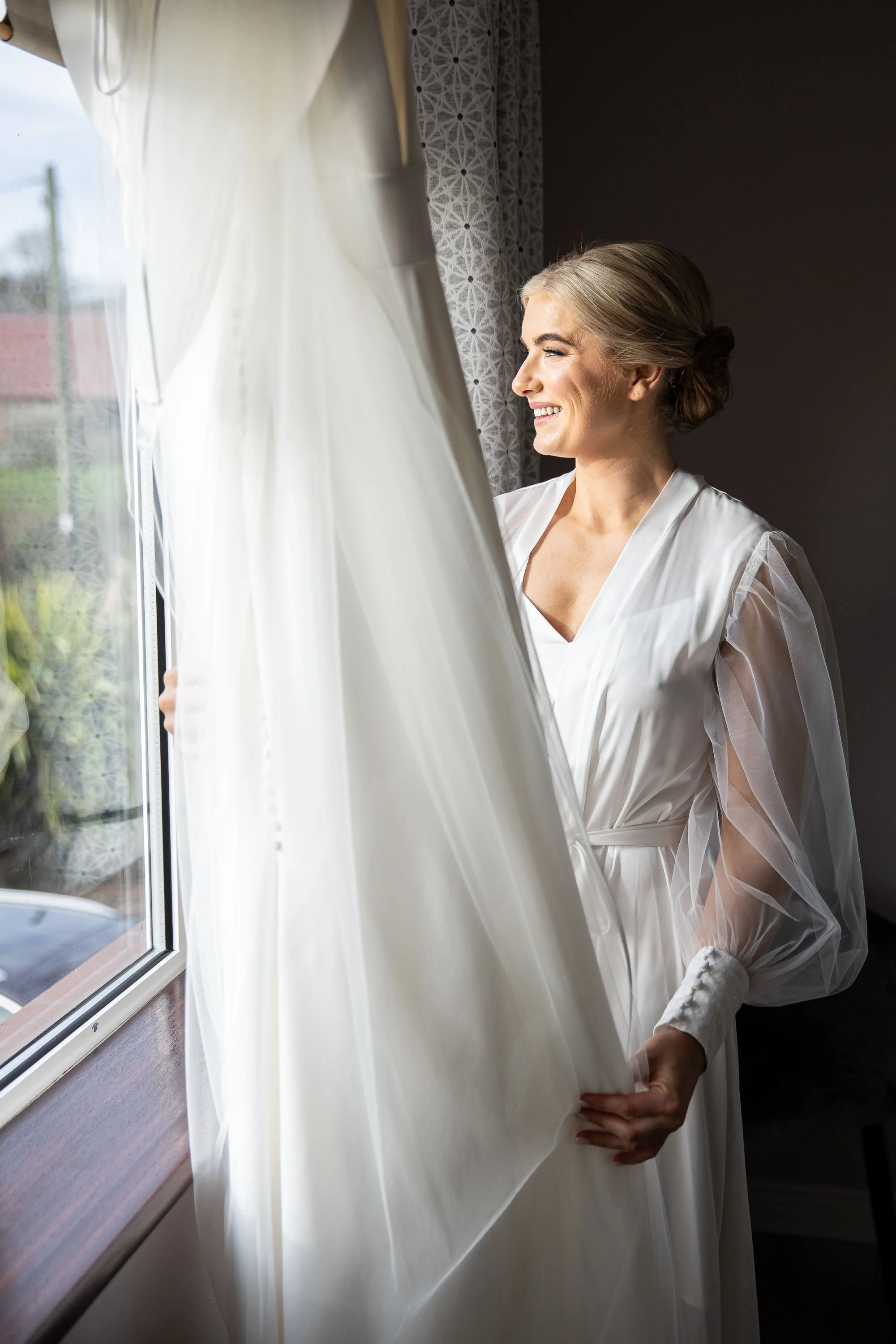 langtons-hotel-morning-preparations-with-folkster-bridal- dress-kate-tobin-daragh-mccann-stargaze-photography.jpg