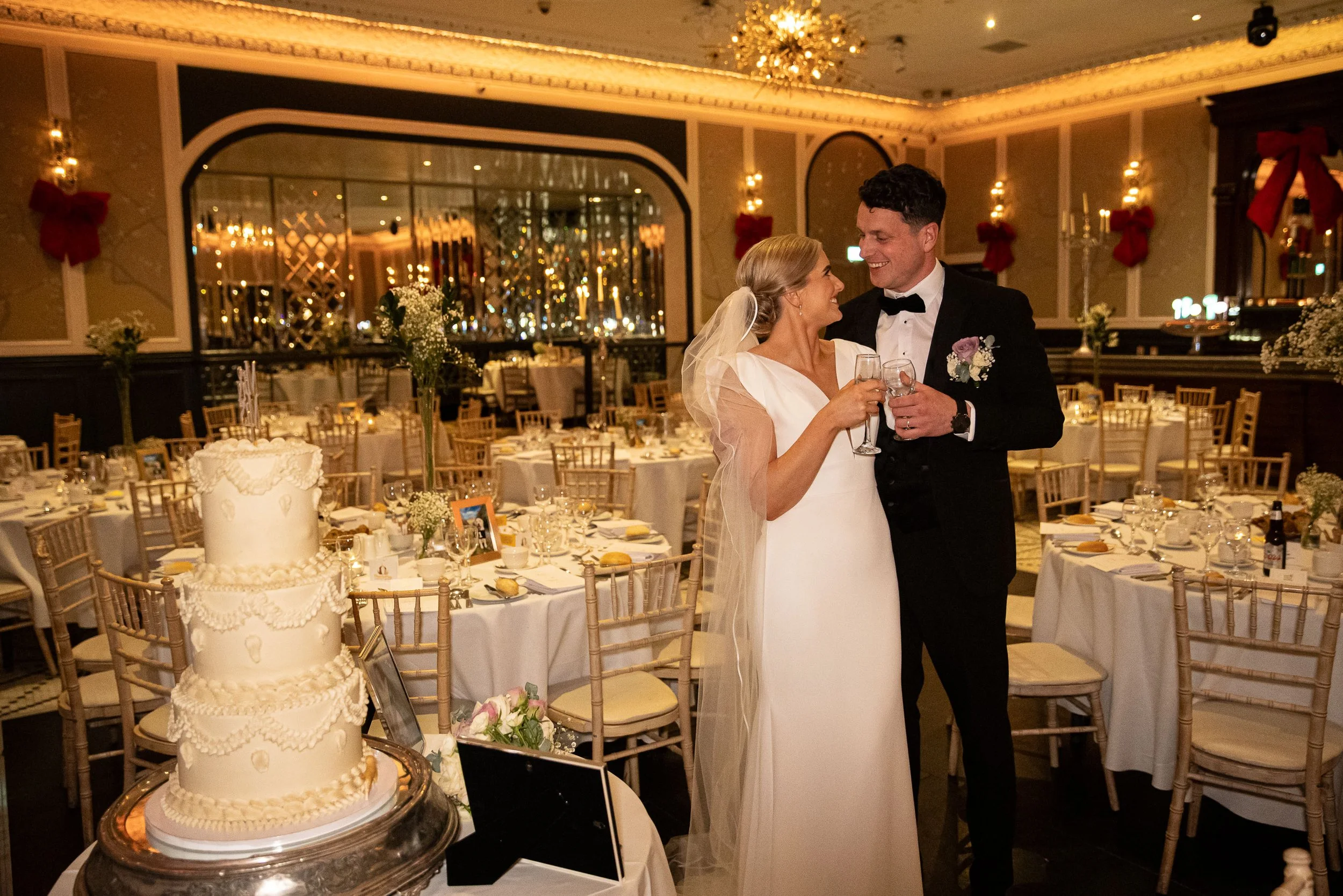 langtons-hotel-ballroom-280-guest-wedding-kate-tobin-liam-ryan-cake-cutting-daragh-mccann-stargaze-photography.jpg