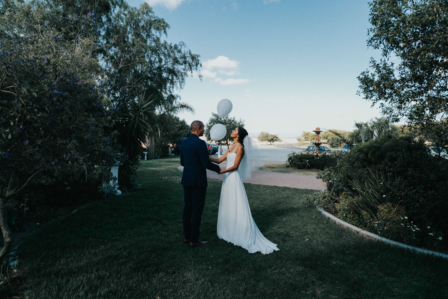 Natural storytelling wedding photography
