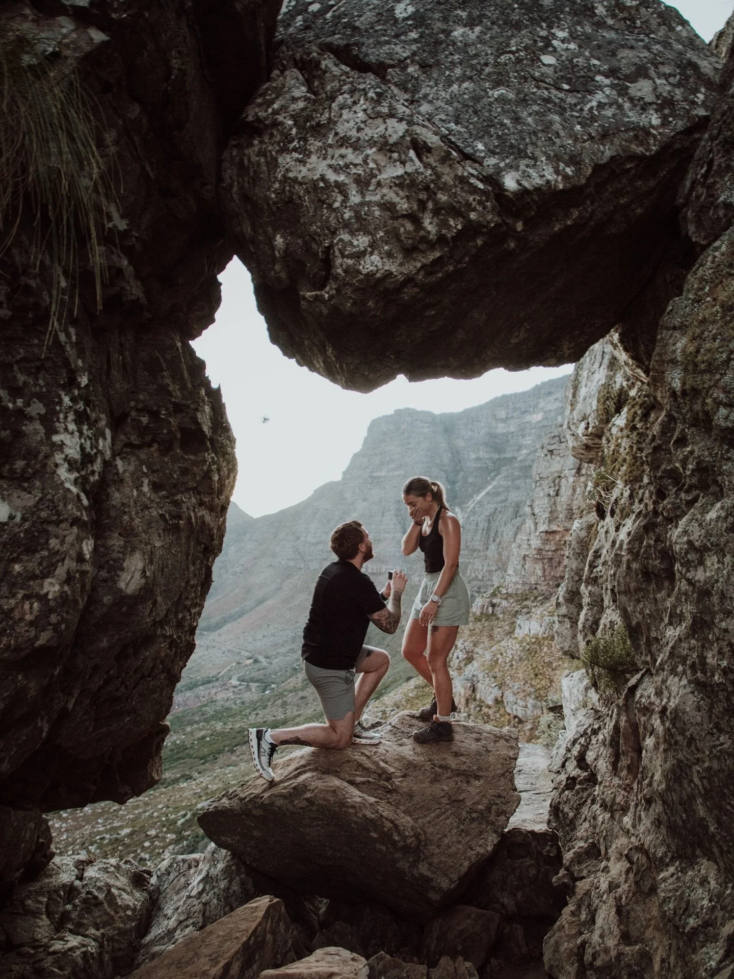 Just another beautiful proposal in the mountains&hellip; 💍⛰️📸

#capetownphotographer #proposalgoals #proposalstory #proposalideas #capetowntravel
