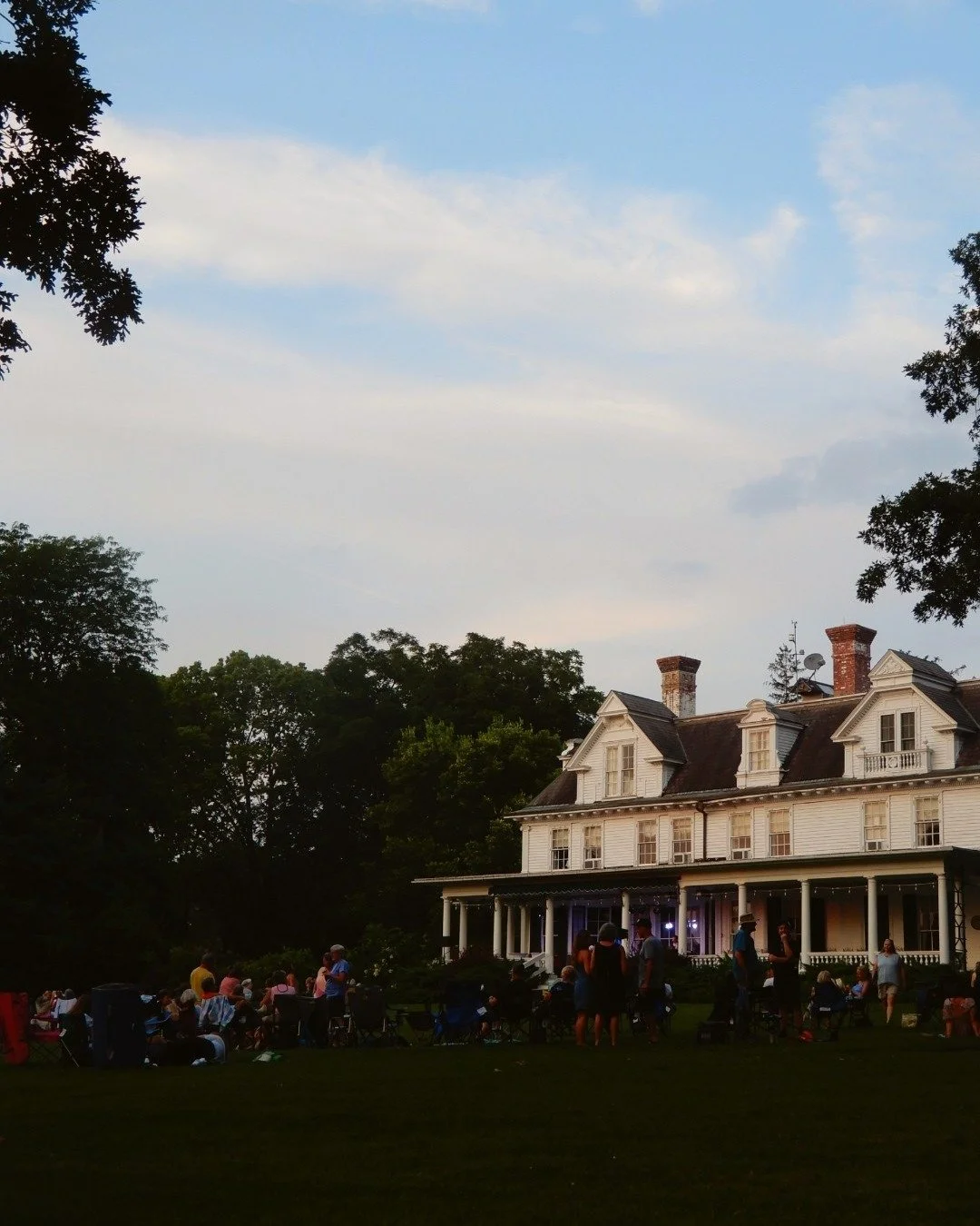 Another night of sunsets and good music is here! 🌅🎶

Tonight, we&rsquo;re doing it all again with Teagan and the Tweeds &mdash; free entry, good vibes, and memories waiting to be made. See you at 5!

#sunsetconcertseries #livemusic #thewadsworthhom