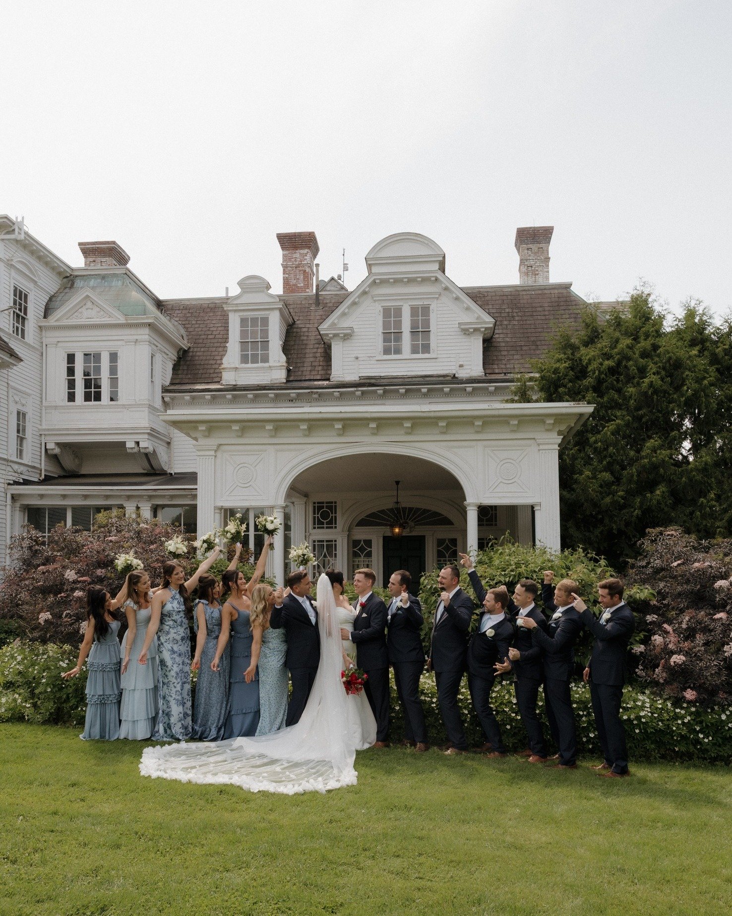 Our grounds are ready to welcome fall brides + grooms with open arms (and the perfect backdrop for your vows). 🍂 

Photography: @abigailelizabeth.photo

#fallwedding #thewadsworthhomestead #weddingvenuw #westernnywedding