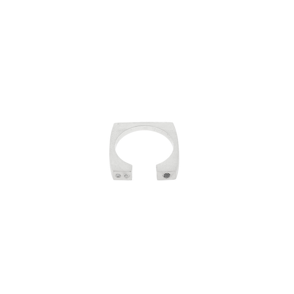 Copy of OTEM New York Signature Ring II with black and white diamonds in sterling silver