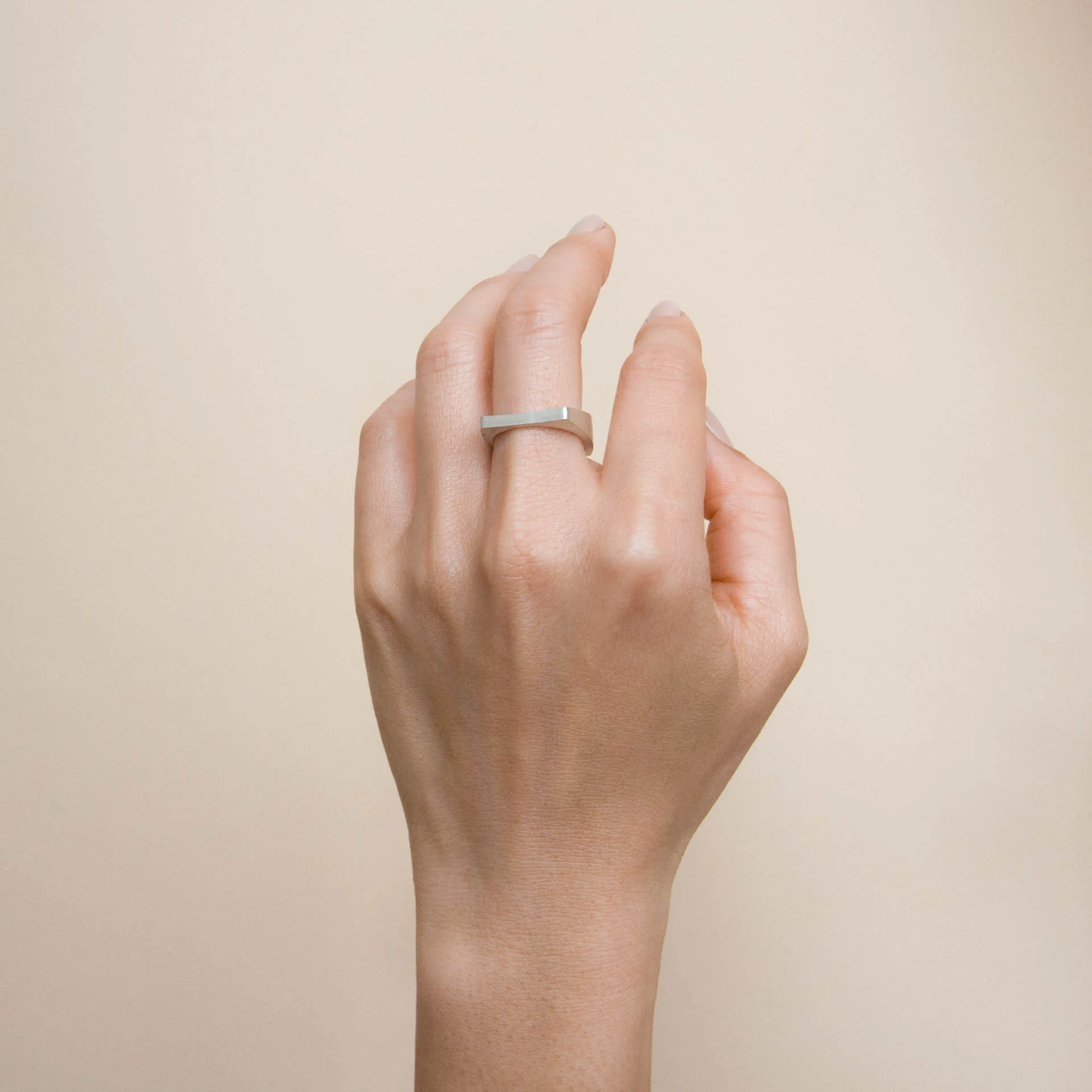 Copy of OTEM New York Signature Ring III with sapphire baguette in sterling silver