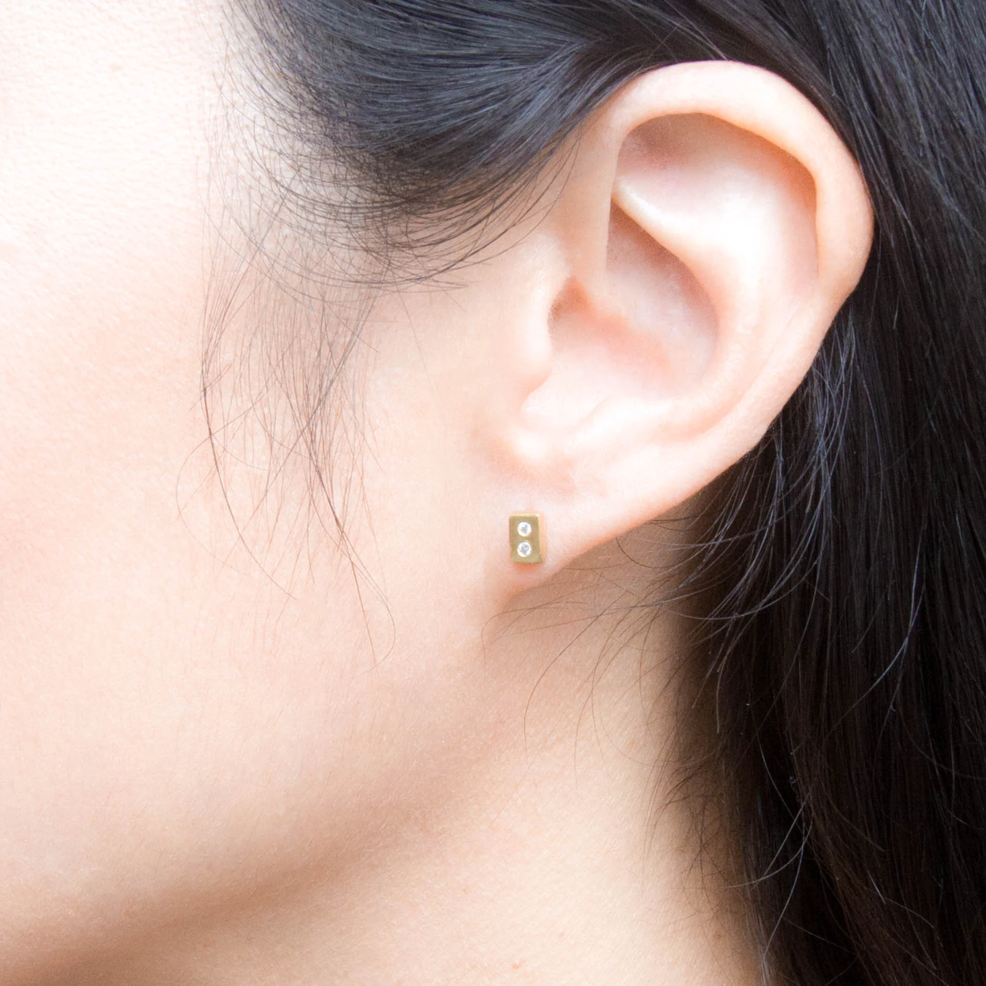 OTEM New York Rectangle Earring with white diamonds in recycled 18K yellow gold