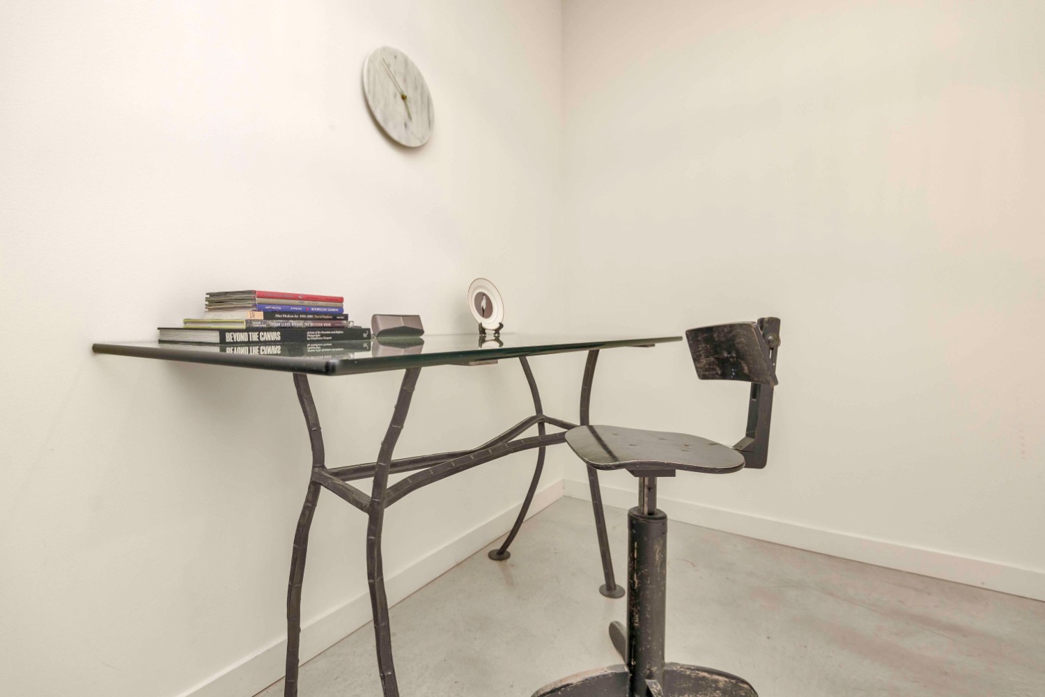 short term furnished rentals toronto Fashion District computer work desk